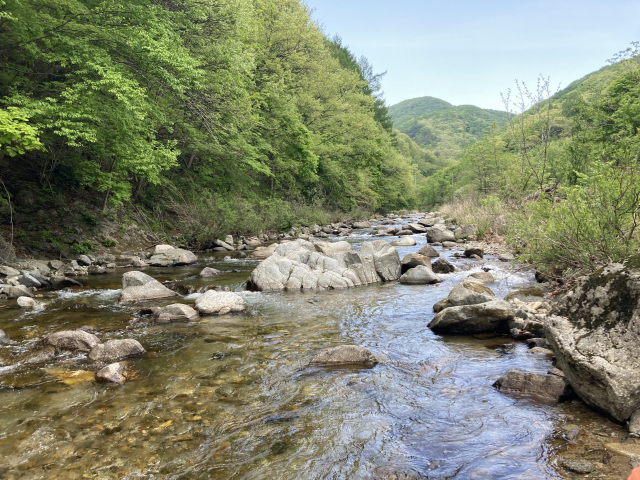 하산해서 만난 물길 방태천.