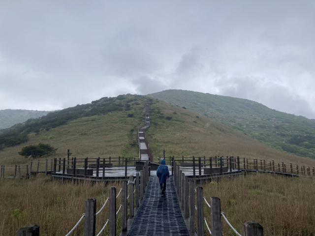 신불재 덱을 지난다.