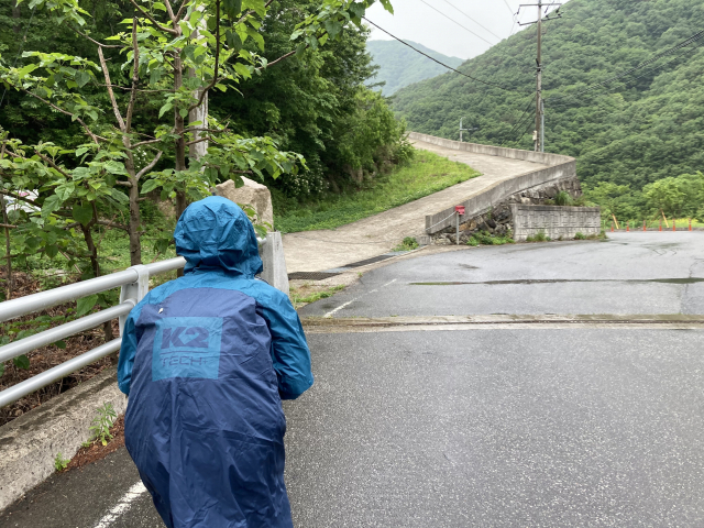 파래소 2교에서 왼쪽으로 보면 청수골 등산로가 있다.