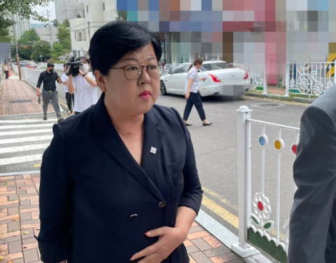 제 식구 감싼 창원시의회, 막말 반복 김미나에 “징계 대상 아냐”