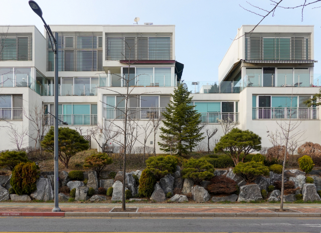 시그니처가 된 공유 테라스, 야마모토 리켄의 ‘판교 하우징’. 이상훈 제공