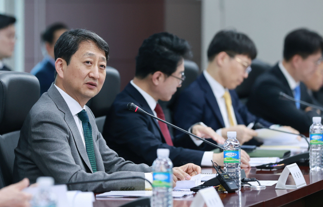 안덕근 산업통상자원부 장관(왼쪽)이 22일 서울 종로구 한국무역보험공사 대회의실에서 열린 제31차 에너지위원회를 주재하고 있다. 산업부 제공
