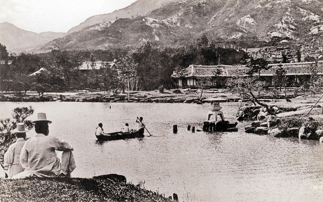 온천여관인 봉래관(현 농심호텔)의 1930년대 인공 호수 모습. 배를 띄우고 낚시도 할 수 있는 규모였다.부산일보DB