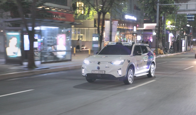 지난달 26일부터 서울시가 강남구 일대 자율주행 자동차 시험 운행지구에서 심야 자율주행 택시 운행을 하고 있는 모습.KGM 제공