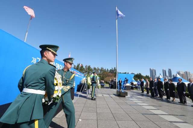 6·25전쟁에 참전해 전사한 전몰장병들을 추모하고 유엔 정신을 기리는 ‘제79주년 유엔의 날 기념식’이 24일 오전 부산 남구 유엔기념공원에서 열렸다. 이재찬 기자 chan@