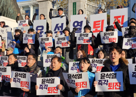 “비상계엄 땐 안 오던 안전문자가 결빙으로 오네”… 온라인 민심도 등 돌려