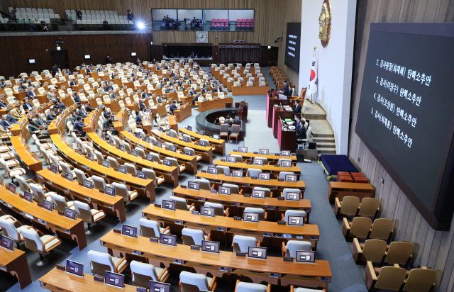 5일 국회 본회의에서 최재해 감사원장과 이창수 서울중앙지검장 등 검사 3명에 대한 탄핵 소추안이 야당 단독으로 통과되고 있다. 연합뉴스