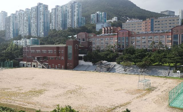 부산 영도구 동삼동에 있는 부산남고등학교가 다음달 4일 부산 강서구 명지동 학생인성교육체험장 임시 교사에서 첫 입학식을 진행한다. 부산남고는 2026년 신축 교사가 완공되면 완전 이전한다. 부산일보DB