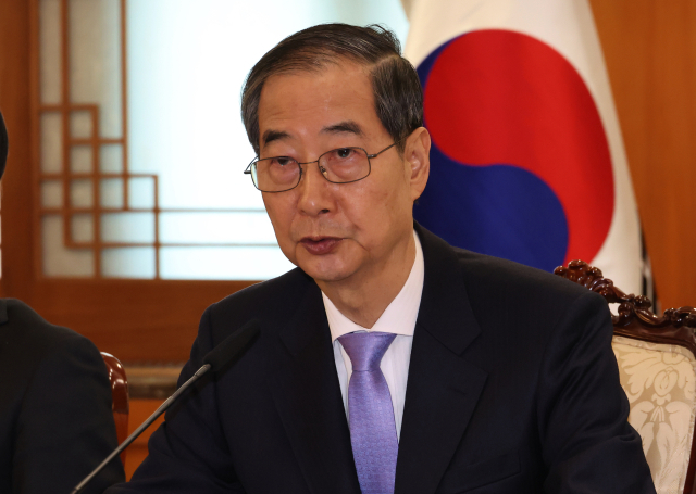 한덕수 대통령 권한대행 국무총리가 24일 정부서울청사에서 열린 국무위원간담회에서 발언하고 있다. 연합뉴스