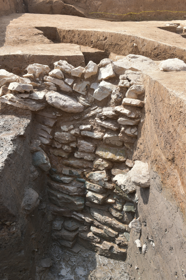 경남 함안 가야리 유적에서 발견된 집수터 석축. 국립가야문화유산연구소 제공