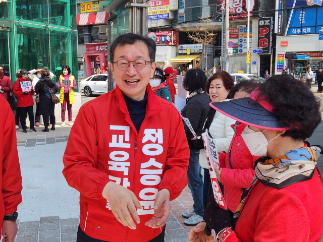올해 4월 부산시교육감 재선거에 나선 정승윤 당시 후보. 부산일보DB