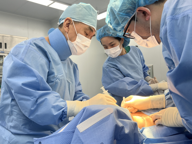 이병주 센터장의 수술 장면. 좋은강안병원 제공