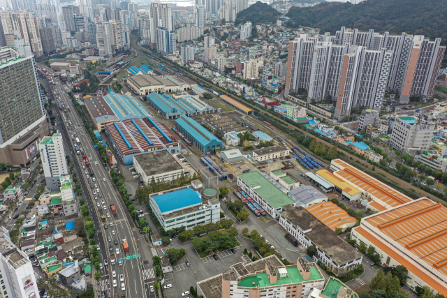 부산 범천동 철도차량정비단 이전 사업이 본궤도에 오르면서 일대 개발에 대한 기대감도 덩달아 커지고 있다. 김종진 기자 kjj1761@