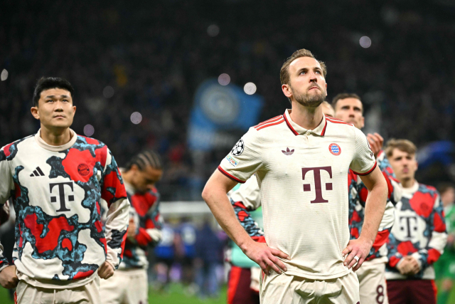 독일 프로축구 분데스리가 정상에 오른 바이에른 뮌헴의 김민재와 해리 케인. AFP연합뉴스