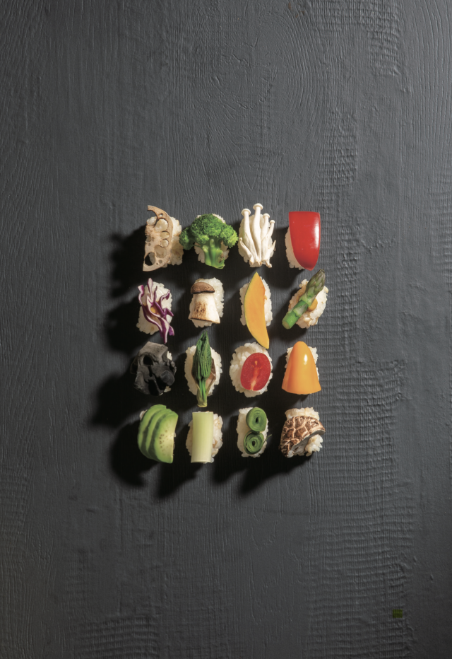 최태석 셰프의 비건 스시는 건강을 생각하고 만든 채식 요리가 맛과 아름다움까지 갖췄다는 평가를 받는다. ‘수작걸다’ 출판사 제공