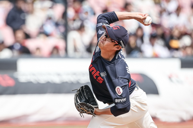 롯데 자이언츠 박세웅이 11일 2025 프로야구 KT 위즈전에서 전력을 다해 공을 던지고 있다. 롯데 자이언츠 제공