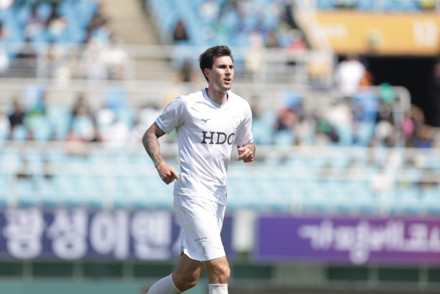 11일 충북 청주 종합경기장에서 열린 2025 K2리그 충북 청주와의 11라운드 원정 경기에서 멀티골을 기록한 곤잘로. 한국프로축구연맹 제공