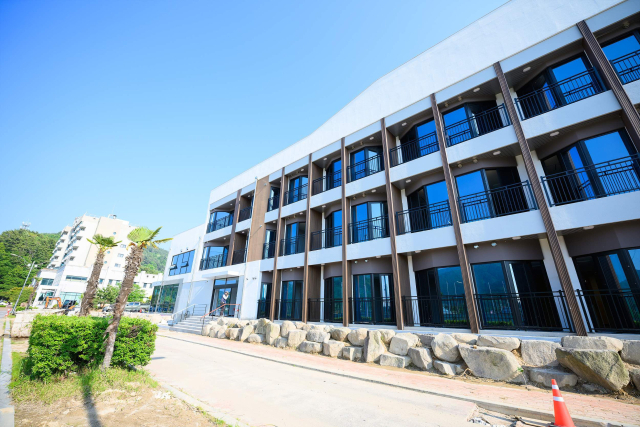 남해 보물섬FC 클럽하우스 모습. 각종 논란을 해소하고 다음 달 5일 준공식을 갖는다. 남해군 제공