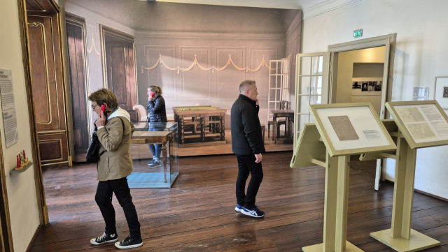 관람객들이 돔가세 모차르트하우스 내부 전시물을 둘러보고 있다. 남태우 기자