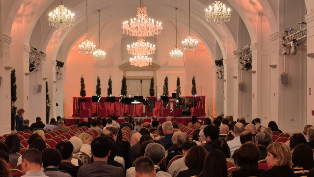 쇤브룬궁전 오랑제리에서 연주회를 기다리는 청중. 남태우 기자