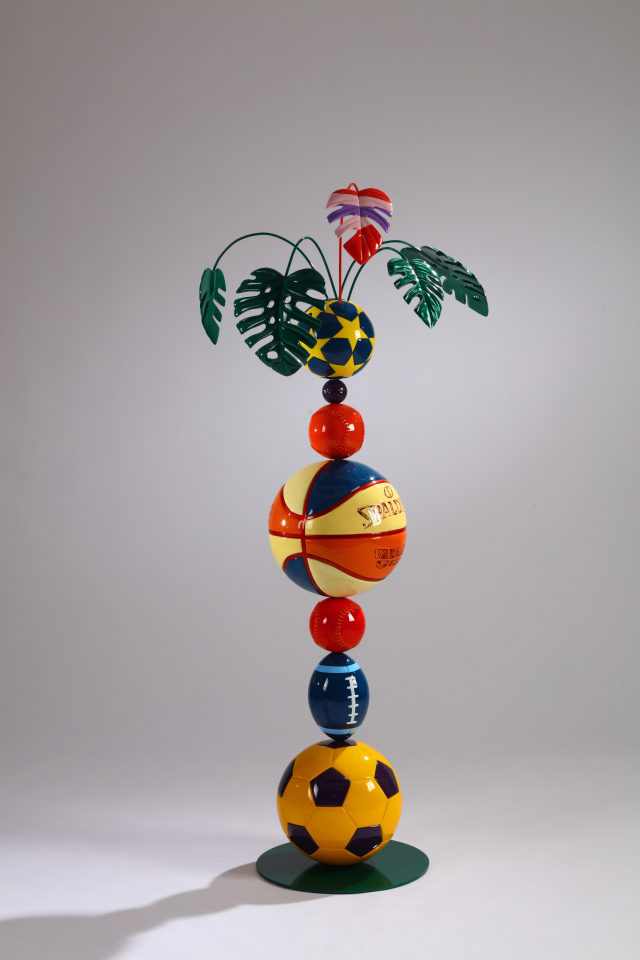 유은석, 싸인볼-몬스테라(2024). 맥화랑 제공