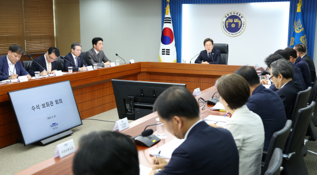 이재명 대통령이 23일 서울 용산 대통령실에서 제1차 수석보좌관회의를 주재하고 있다. 연합뉴스