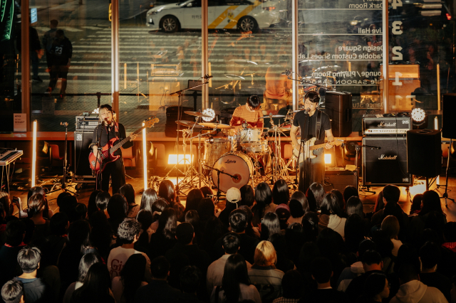 지난 4월 'KNOCK LOCK ROCK' 해서웨이 공연 모습. KT&G 상상마당 부산 제공