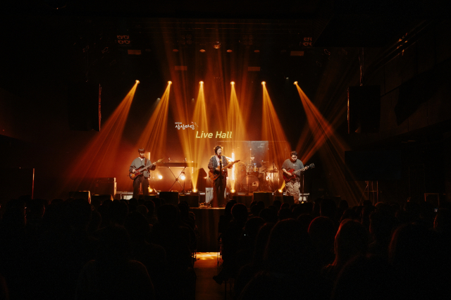 올해 '상상라이브연습실'에서 우승한 '컨파인드 화이트' 무대. KT&G 상상마당 부산 제공