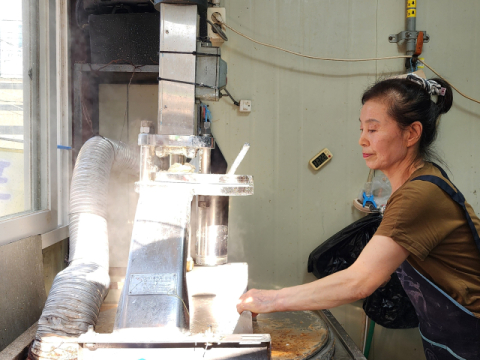 밀면의 유래 알려주는 40년 밀면 맛집