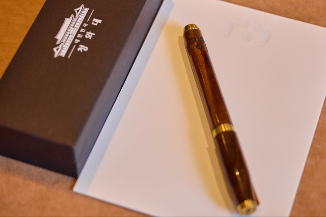 이재명 대통령이 트럼프 대통령에게 준 펜. 이 펜은 선물이 아닌 이 대통령의 서명용이었지만 트럼프 대통령의 요청으로 즉석에서 선물했다. 연합뉴스