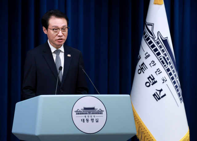 이규연 대통령실 홍보소통수석이 3일 서울 용산 대통령실 청사에서 이재명 정부 출범 100일 기자회견과 관련해 브리핑을 하고 있다. 연합뉴스