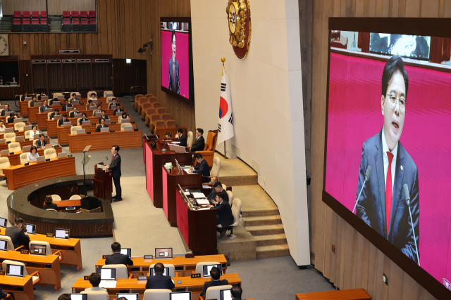 국민의힘 송언석 원내대표가 10일 서울 여의도 국회 본회의에서 교섭단체 대표 연설을 하고 있다. 연합뉴스