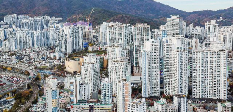부산 아파트값 2주째 상승…지방 집값 2년 만에 올라