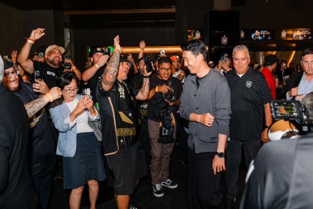 미국 로스앤젤레스FC(LAFC)로 이적한 손흥민이 8월 6일(현지시간) 미국 로스앤젤레스(LA) BMO 스타디움 팬들과 만나 인사하고 있다. 연합뉴스