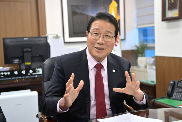 김진홍 부산 동구청장. 부산일보DB