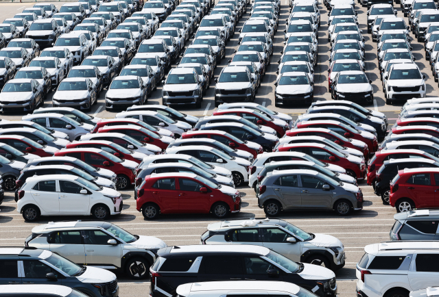 경기도 평택항에 수출용 자동차가 세워져 있는 모습. 연합뉴스