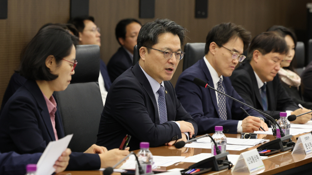 16일 서울 중구 한국산업기술기획평가원에서 열린 민관 합동 희토류 공급망 대응회의에서 문신학 산업통상부 차관이 발언하고 있다. 연합뉴스