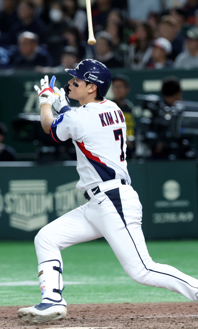 이날 9회말 2사 주자 없는 상황에서 극적인 동점 솔로포를 쏘아 올린 김주원. 연합뉴스