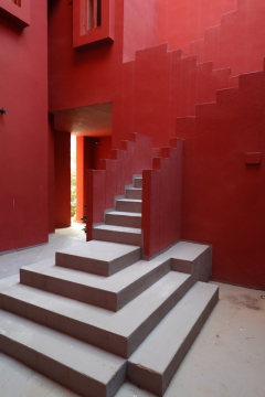 중정에서 공동주택으로 오르는 진입 계단. 이상훈 제공