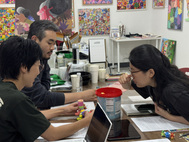 창작공간 두구 콜렉티브 워크숍 현장 사진. 부산문화재단 제공