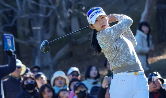 ‘2025 백송홀딩스·부산일보 채리티 매치 인 아시아드CC’가 6일 부산 기장군 아시아드CC에서 열렸다. 배소현 선수가 티샷을 하고 있다. 김종진 기자 kjj1761@