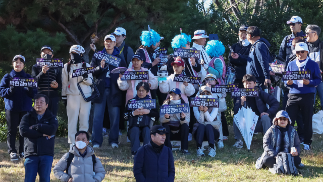 ‘2025 백송홀딩스·부산일보 채리티 매치 인 아시아드CC’가 6일 부산 기장군 아시아드CC에서 열렸다. 박현경 선수의 팬들. 김종진 기자 kjj1761@