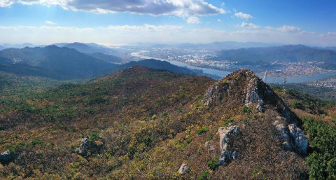 [사설] 금정산 국립공원 관리 공백기 메울 대책이 필요하다