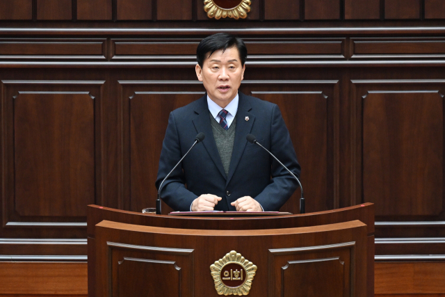 부산시의회 건설교통위원장인 김재운(부산진3) 의원이 10일 5분 자유발언을 하고 있다. 부산시의회 제공