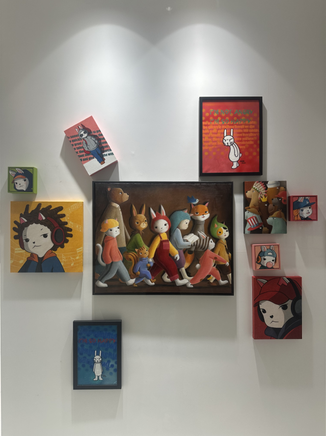 송민호&times;신미소 2인전 ‘Warm & Witty BUNNYVERSE’ 전시 전경. 갤러리하스 제공