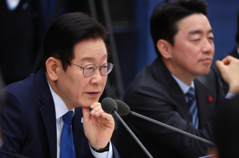 [영상] 직설 화법 이어간 이 대통령…尹 정부 정책 직격