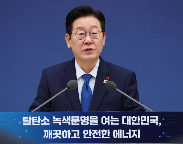 이재명 대통령이 17일 정부세종컨벤션센터에서 열린 기후부(기상청)·원안위 업무보고에서 발언하고 있다. 연합뉴스