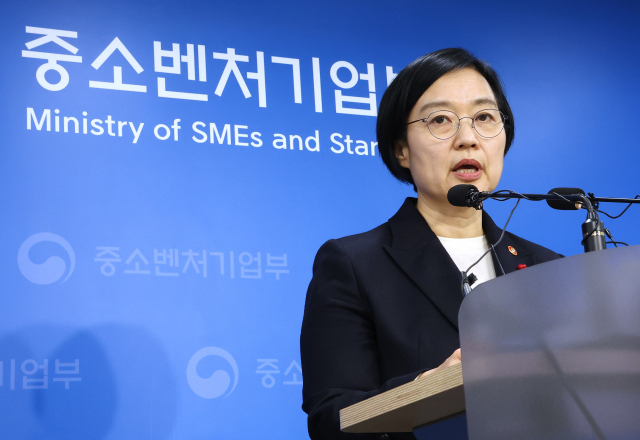 한성숙 중소벤처기업부 장관이 17일 정부세종청사 중기부 기자실에서 2026년 주요 정책 추진계획에 관해 설명하고 있다. 연합뉴스