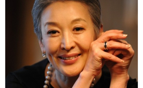 '1세대 연극 스타' 배우 윤석화 뇌종양 투병 중 별세