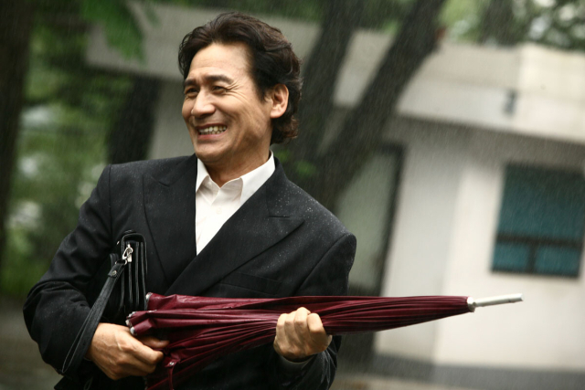 고 안성기 배우에게 청룡영화상 남우주연상을 안긴 '라디오 스타' 스틸컷. 오는 12일 영화의전당 무료 상영회에서 만날 수 있다. 시네마서비스 제공